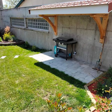Sejour Au Jardin De Cupidon Avec Jacuzzi Et Sauna Balbigny Екстер'єр фото