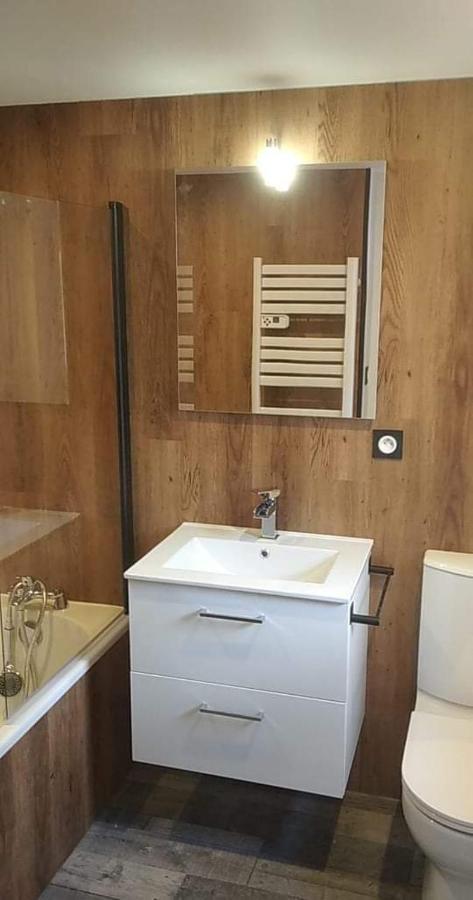 Sejour Au Jardin De Cupidon Avec Jacuzzi Et Sauna Balbigny Екстер'єр фото
